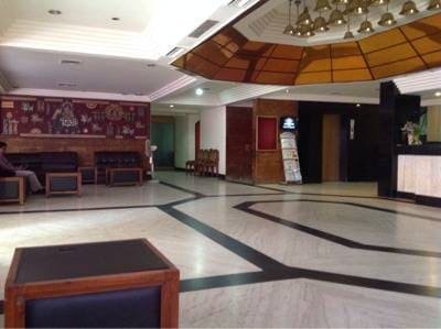 Lobby â€“ Wide View